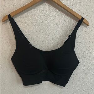 Lightweight by Victoria Secret Black Women's Sports Bra 
Size 36C